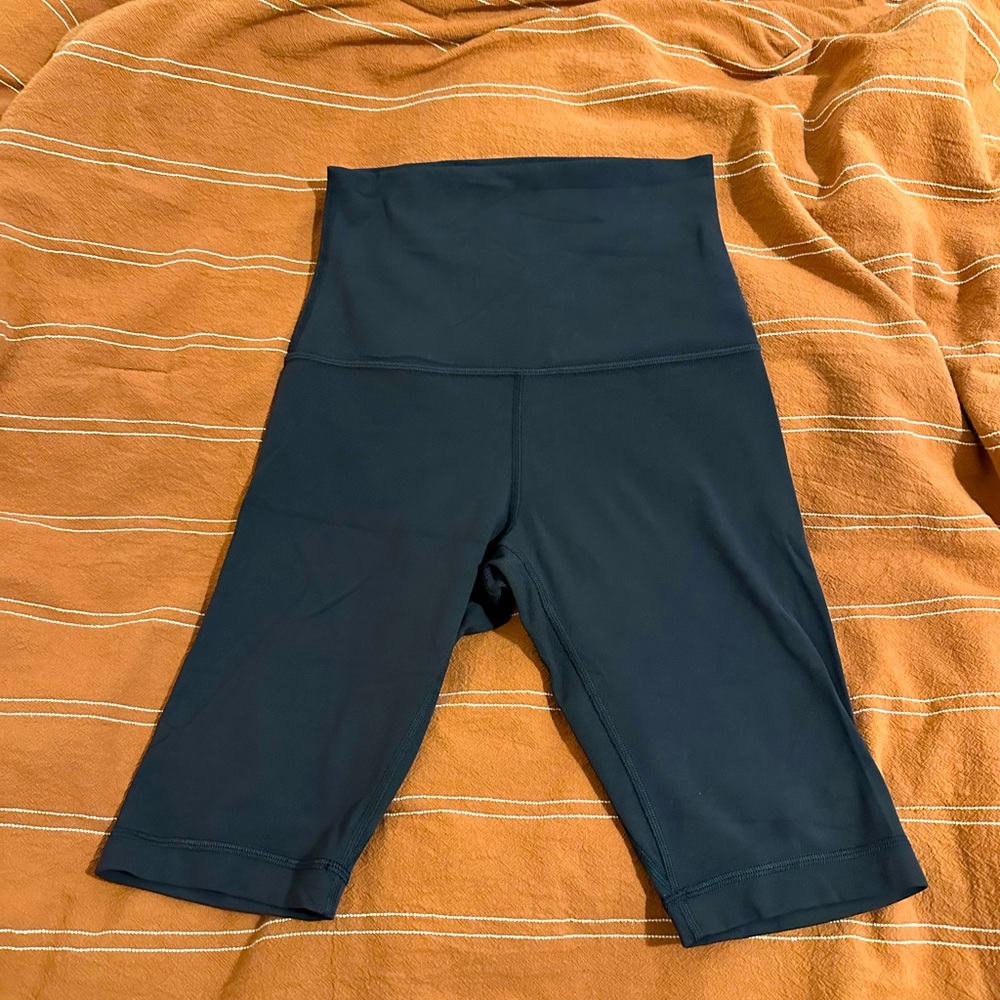*LIKE NEW* Lululemon Align Shorts 8inch - Size 6
